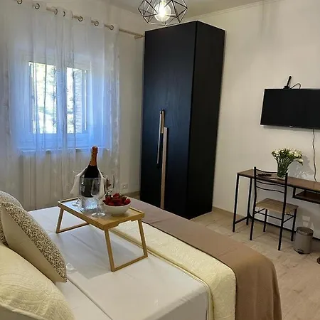 Anna's Roma
